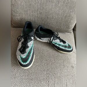 Nike Women’s HyperVenom X Finale IC Sneaker 749887-103 Size 7